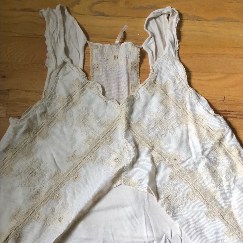 free people lace detailed flowy tank!